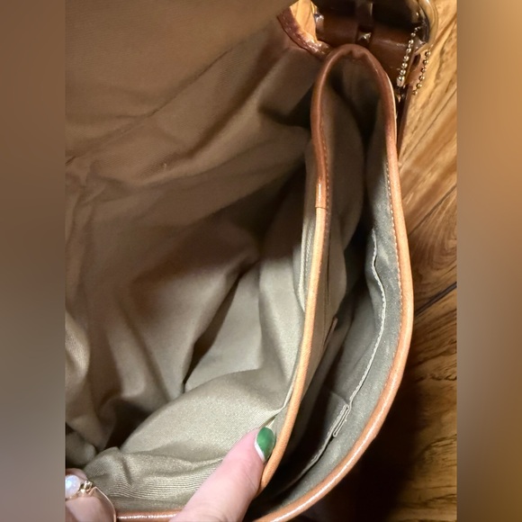 Coach Soho White and Tan Leather Shoulder Bag - Picture 8 of 12